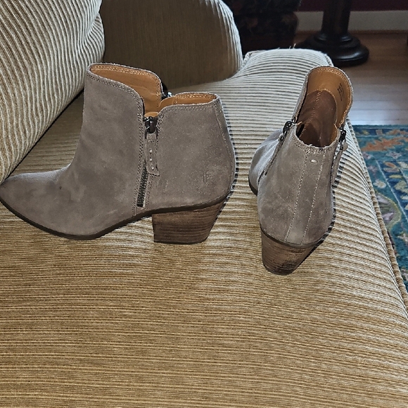 Frye Judy Zip Bootie Size 10 - Picture 5 of 8